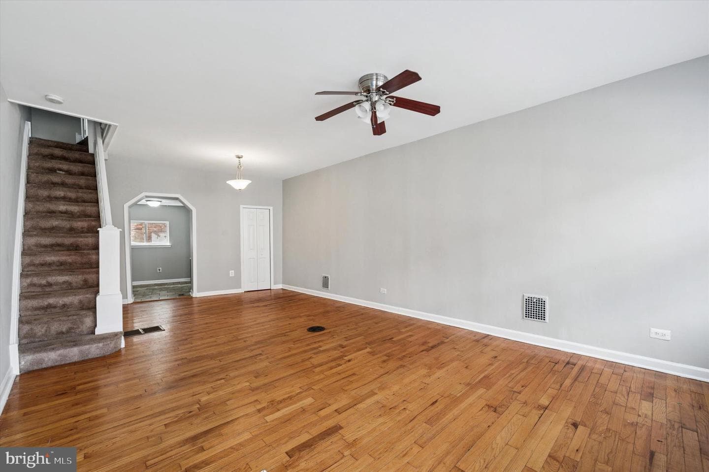 414 Sigel Street photo 2