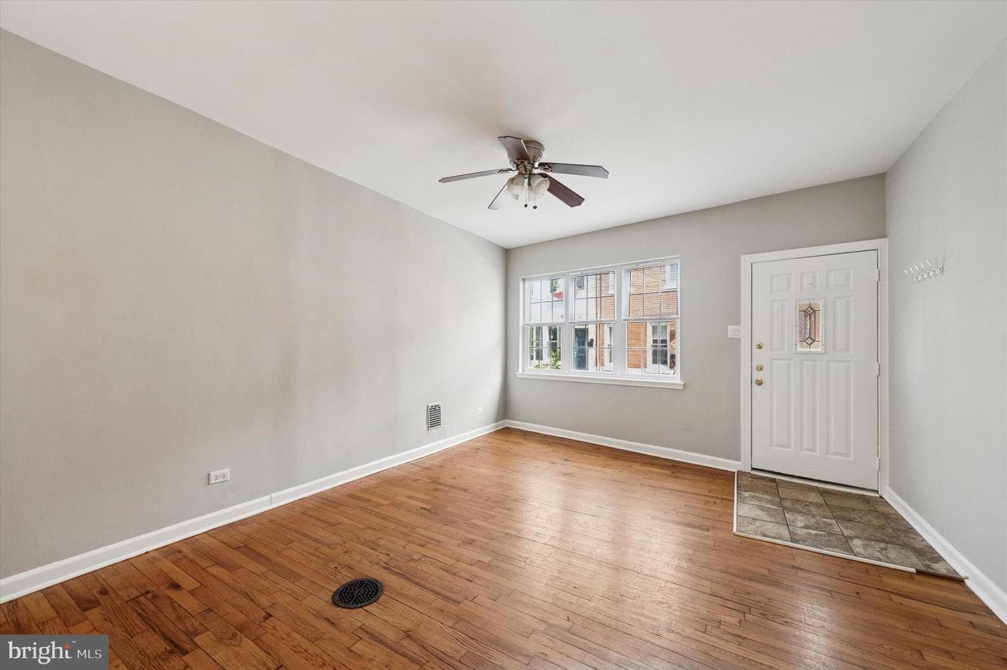 414 Sigel Street photo 7