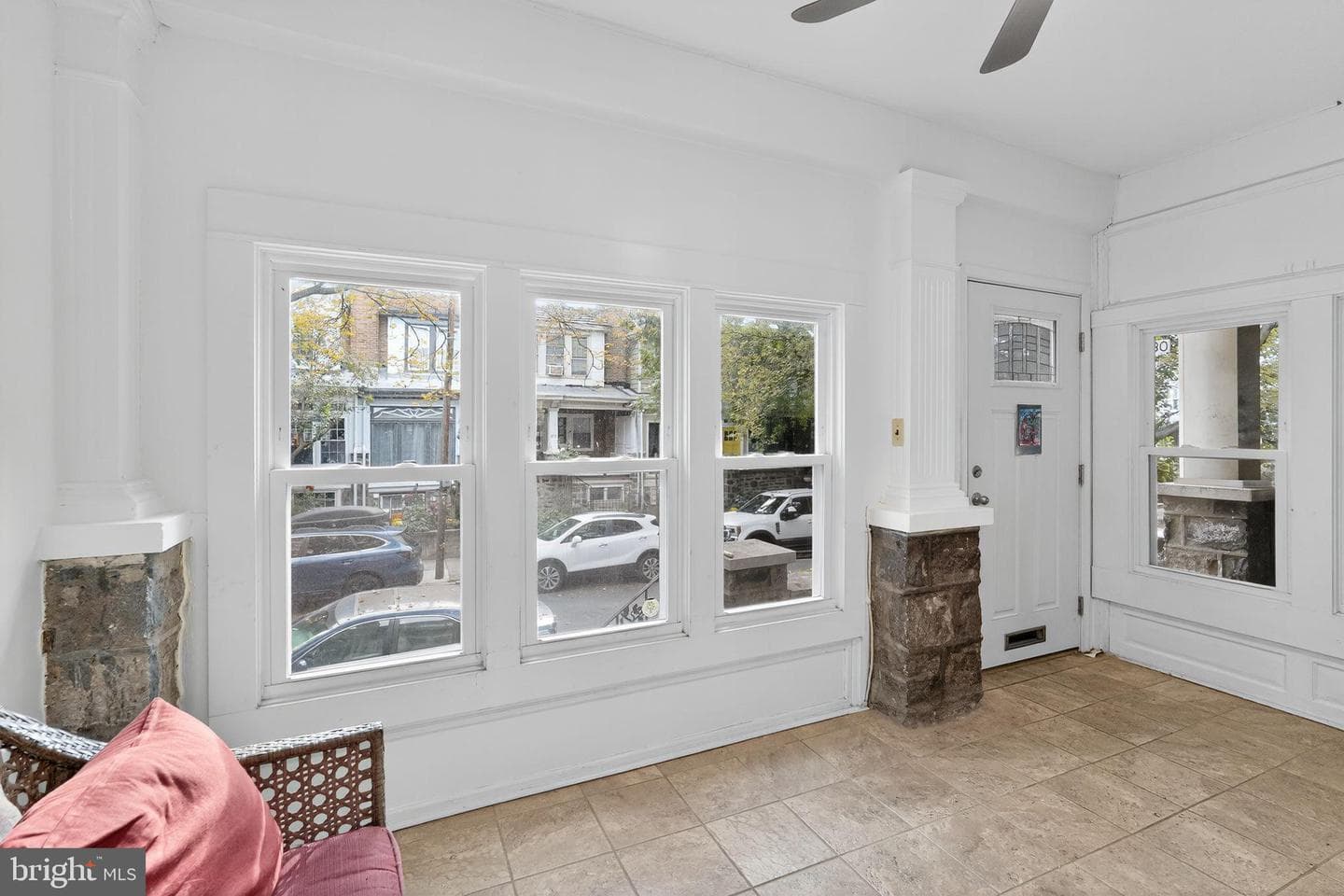 882 N Woodstock Street photo 25