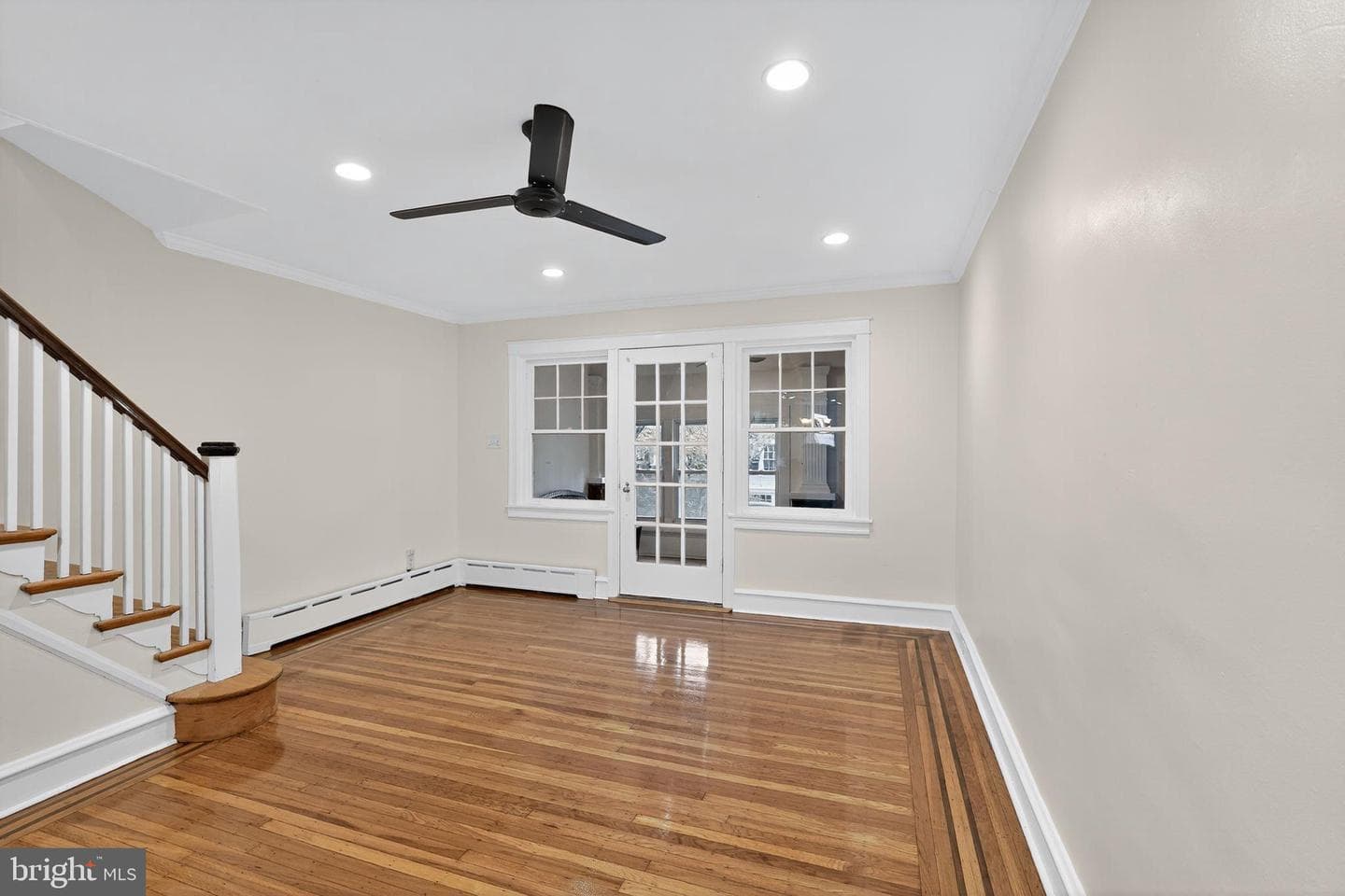 882 N Woodstock Street photo 3