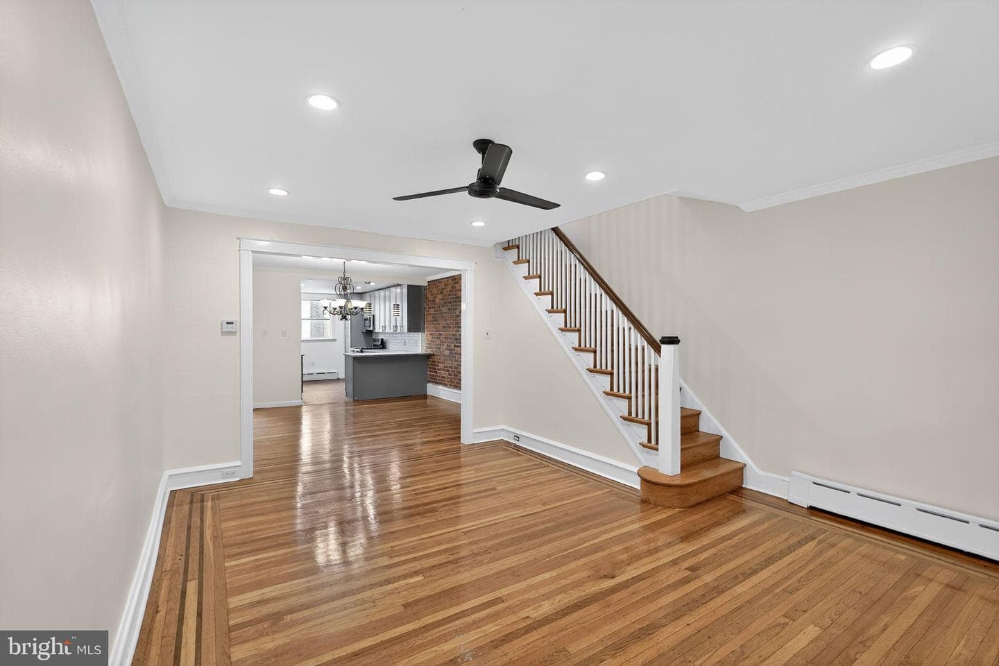 882 N Woodstock Street photo 5