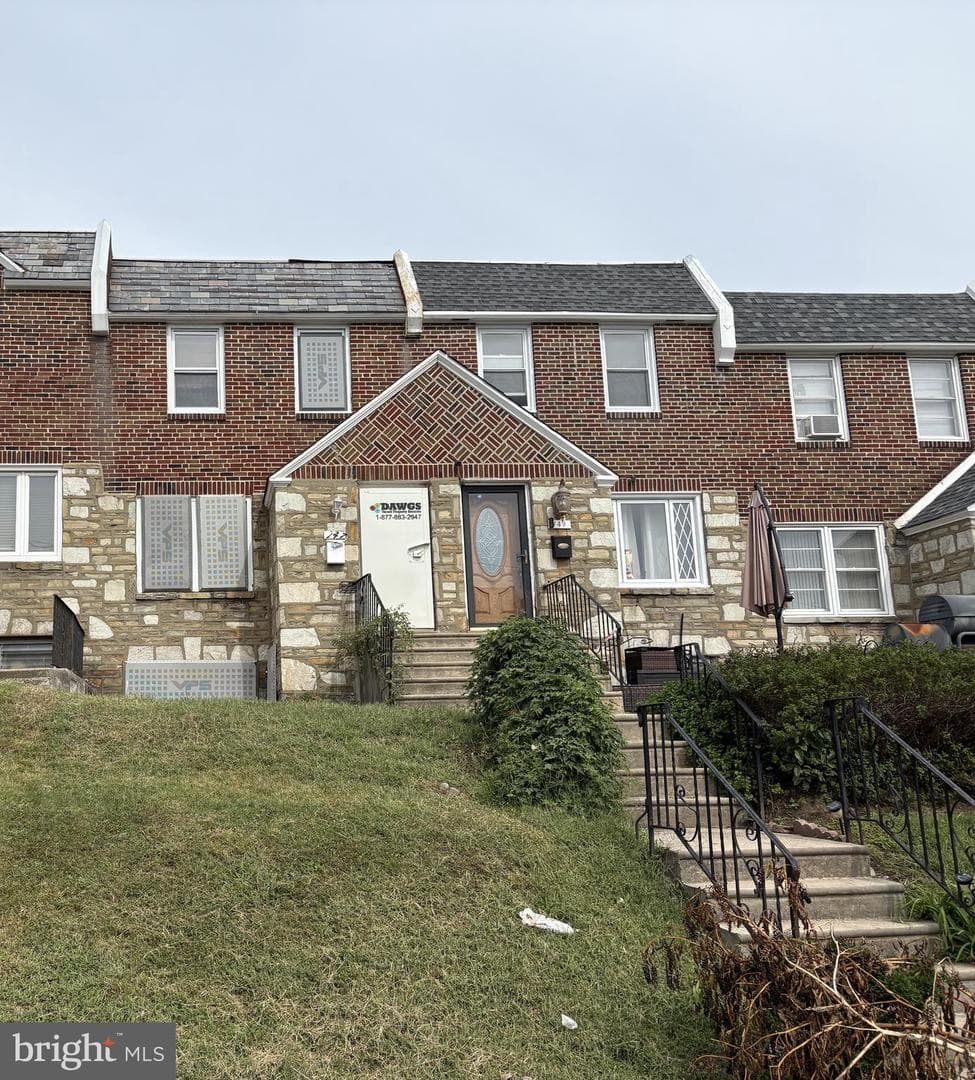 147 E Fariston Drive
