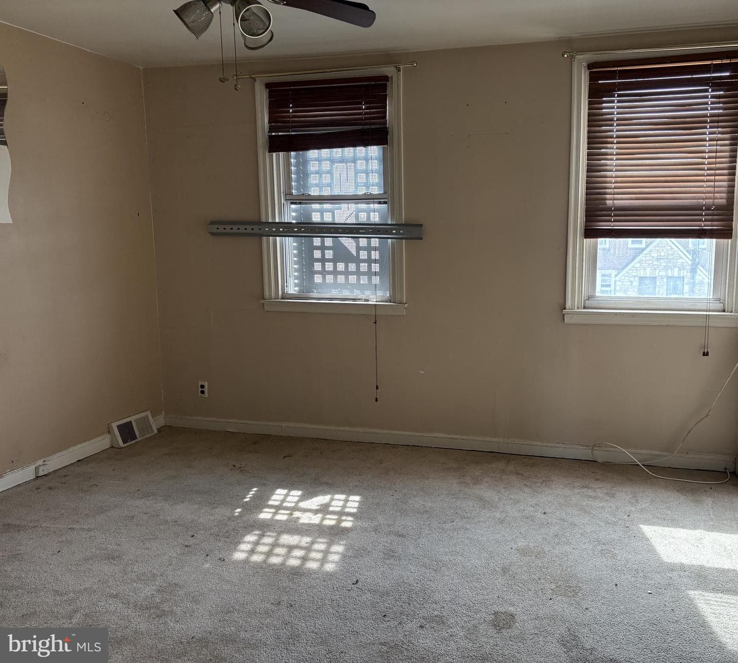 147 E Fariston Drive photo 32