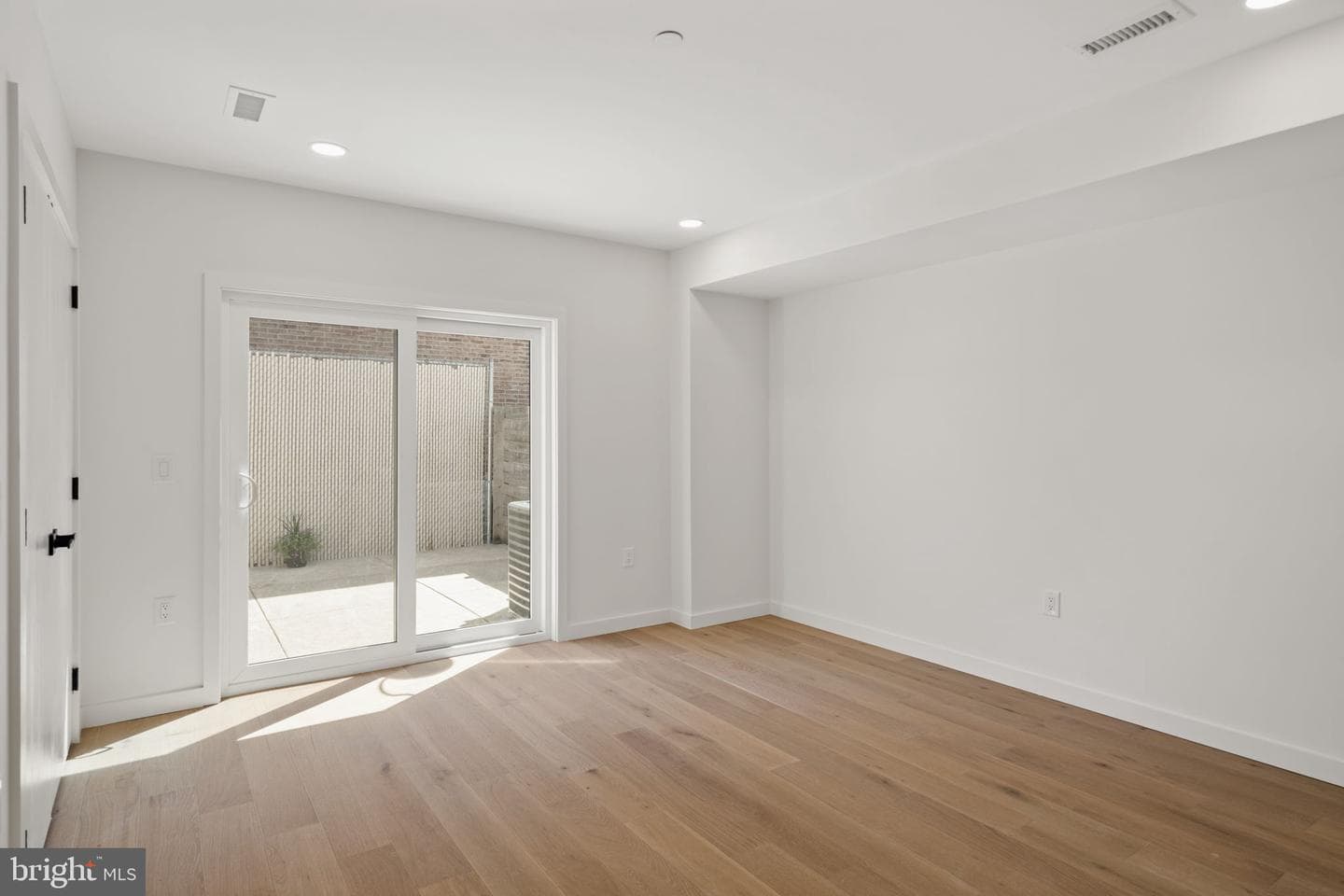2613 E Tioga Street photo 12