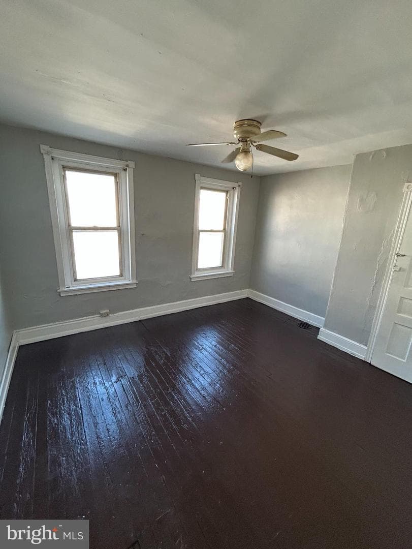 3325 N Hancock Street photo 11