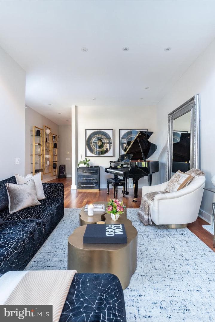 838 Lombard Street photo 12