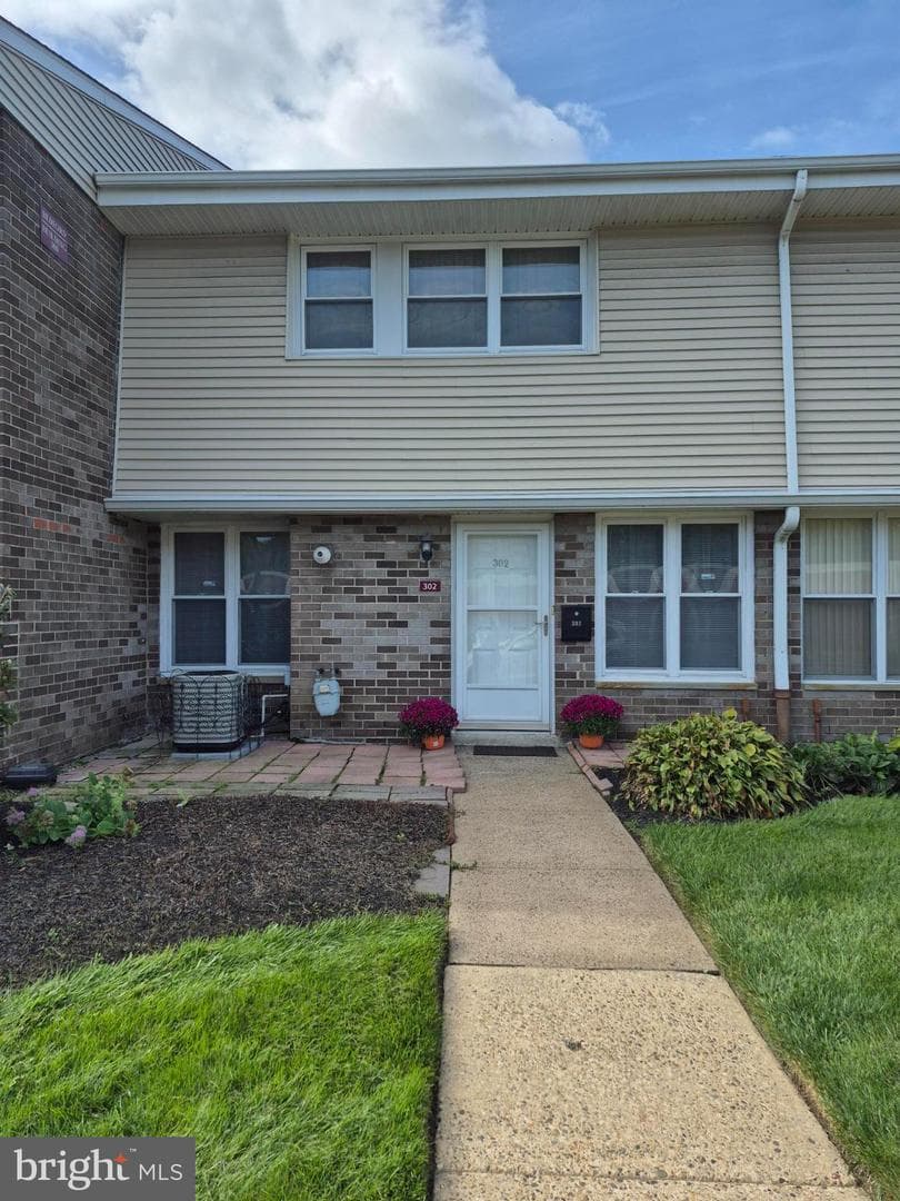 3850 Woodhaven #302