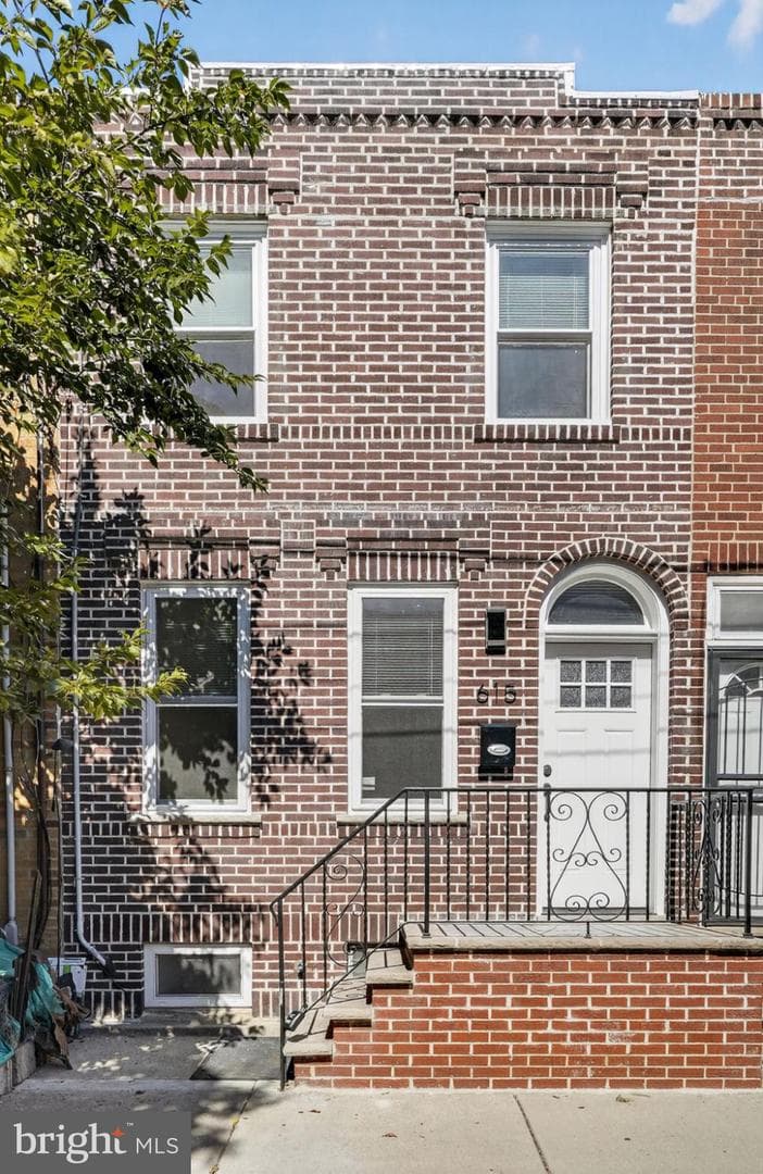 615 Sigel Street photo 1