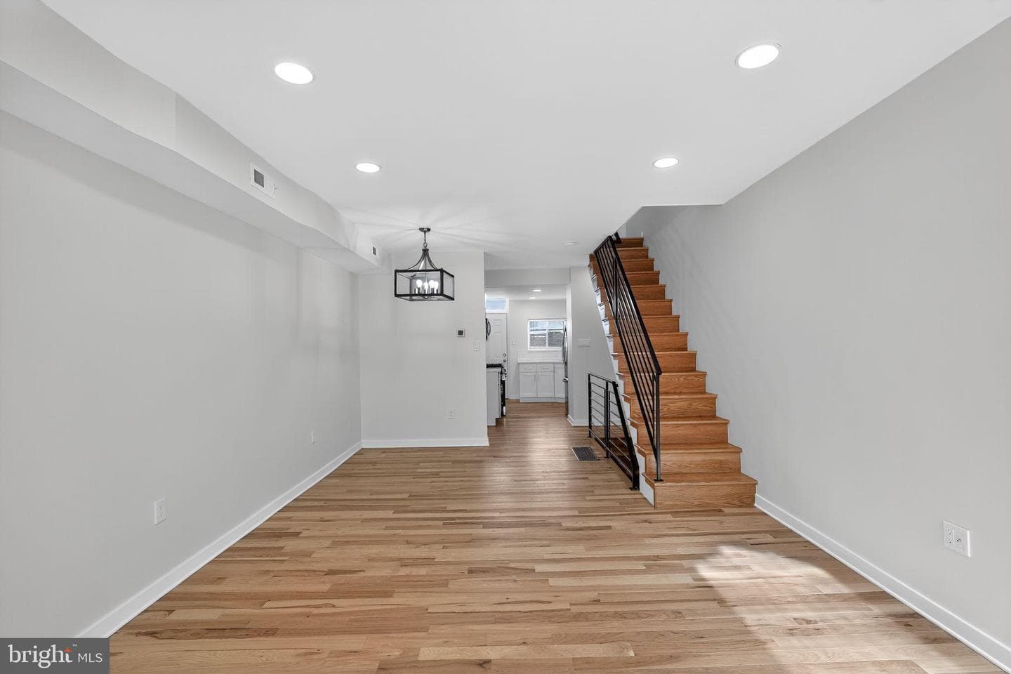 615 Sigel Street photo 3