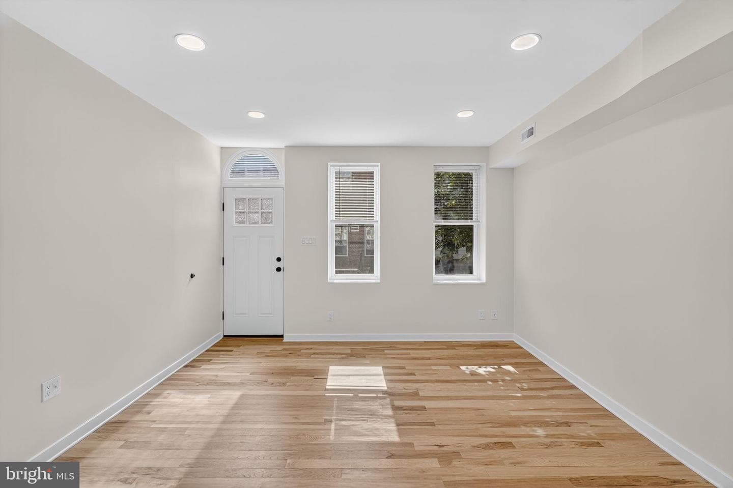 615 Sigel Street photo 4