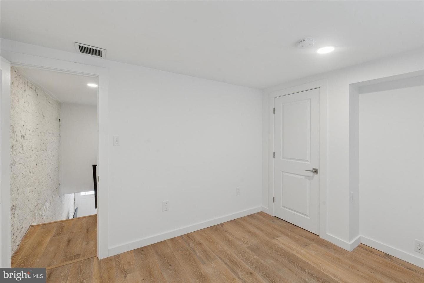 1643 S Iseminger Street photo 14