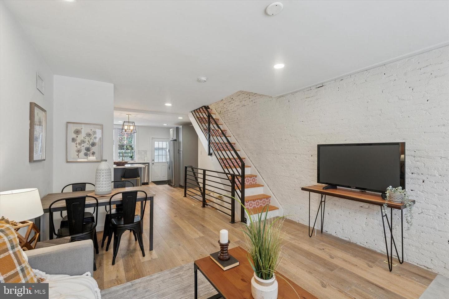 1643 S Iseminger Street photo 4