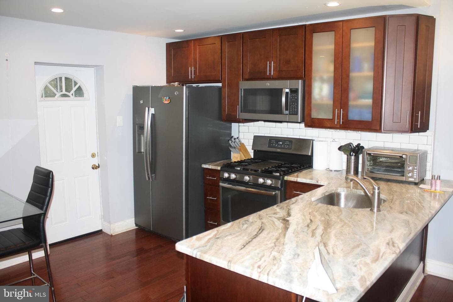 1661 N Robinson Street photo 8