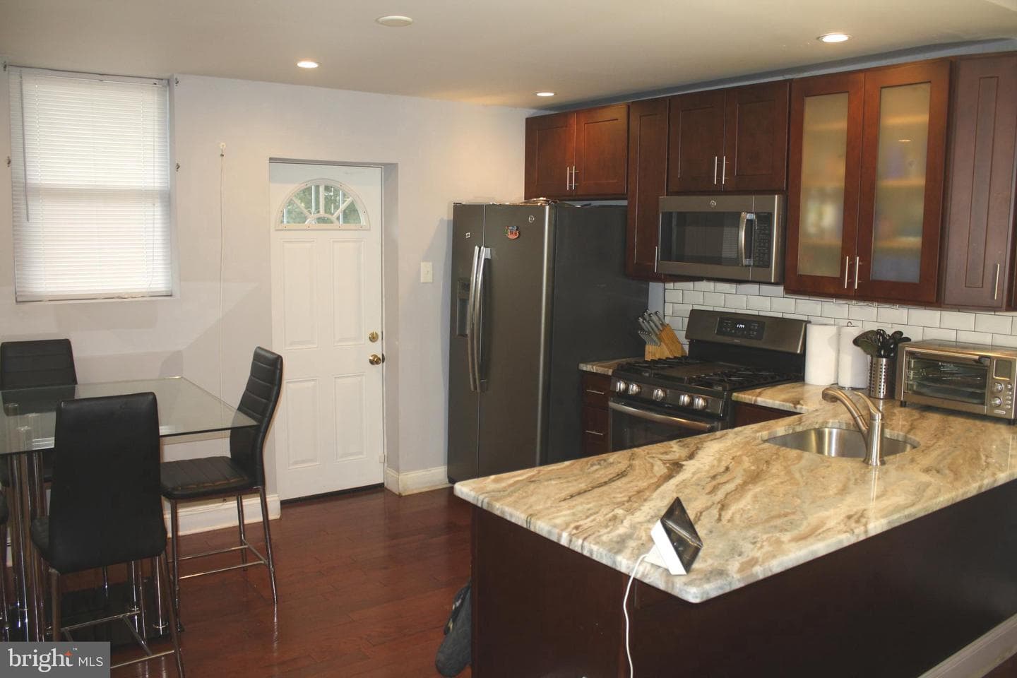 1661 N Robinson Street photo 9