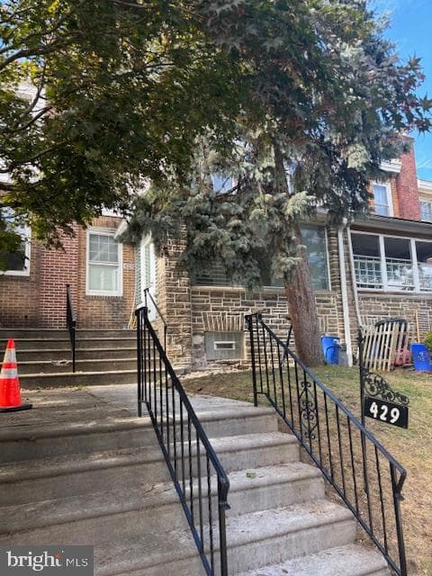 429 E Montana Street photo 4