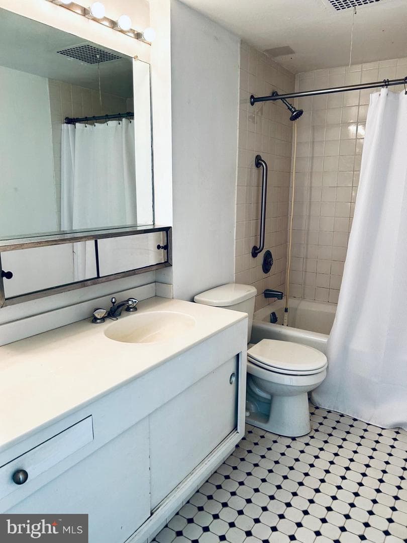 604 S Washington Square #217 photo 14
