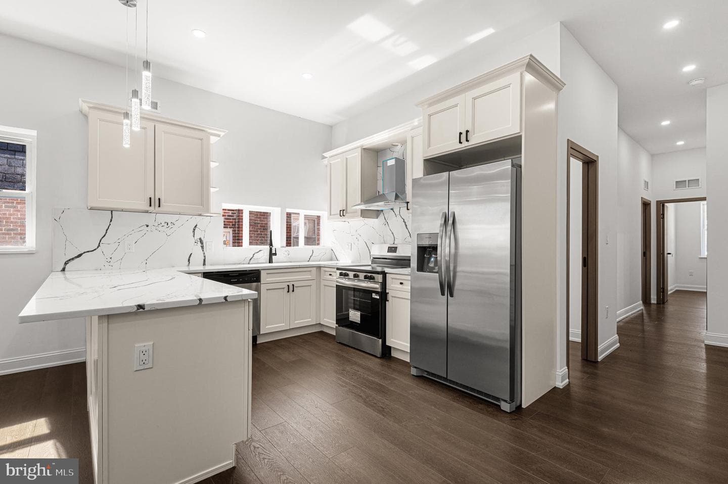 8606 Frontenac Street photo 4