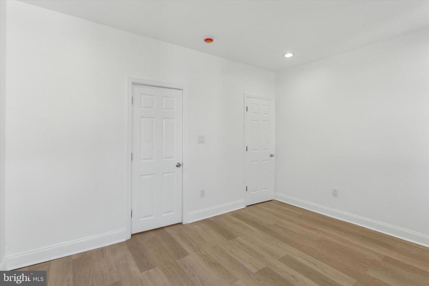 2707 W Thompson Street photo 10