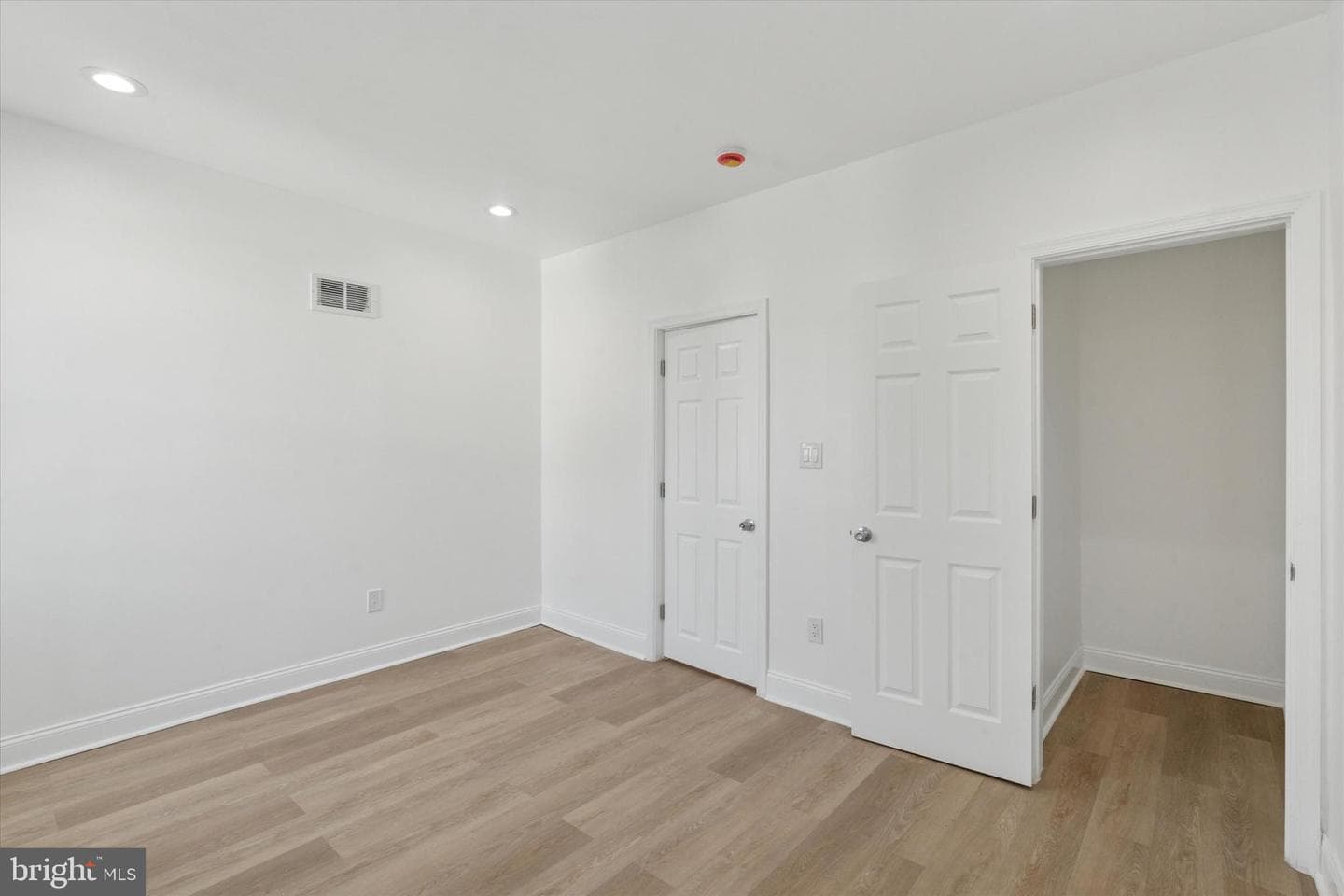 2707 W Thompson Street photo 11