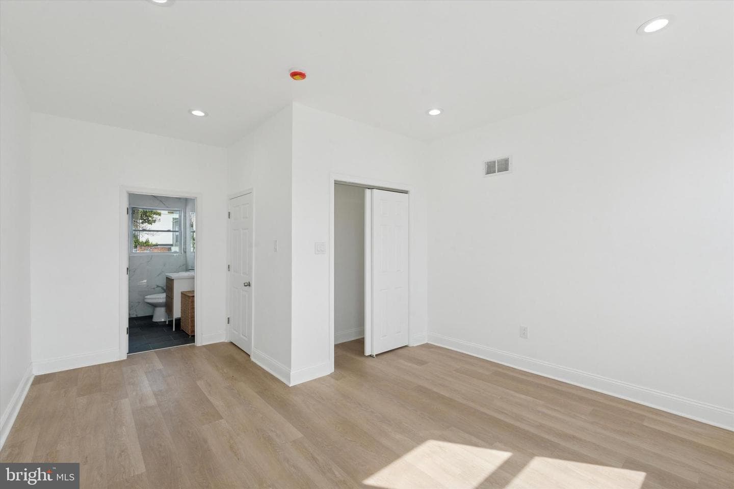 2707 W Thompson Street photo 19