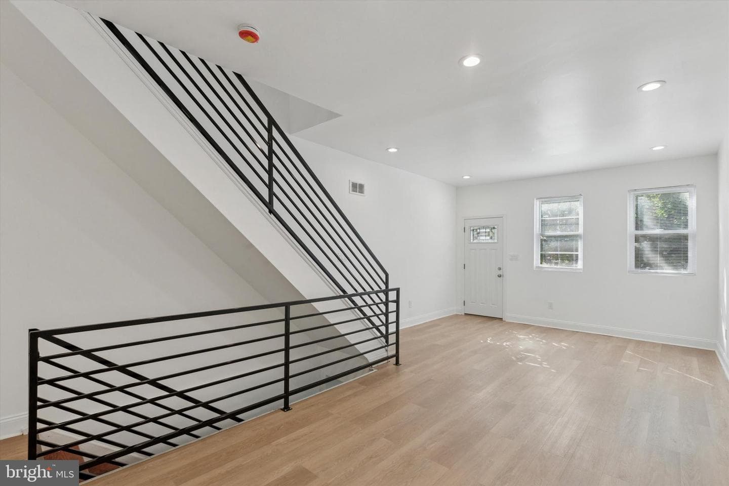 2707 W Thompson Street photo 4