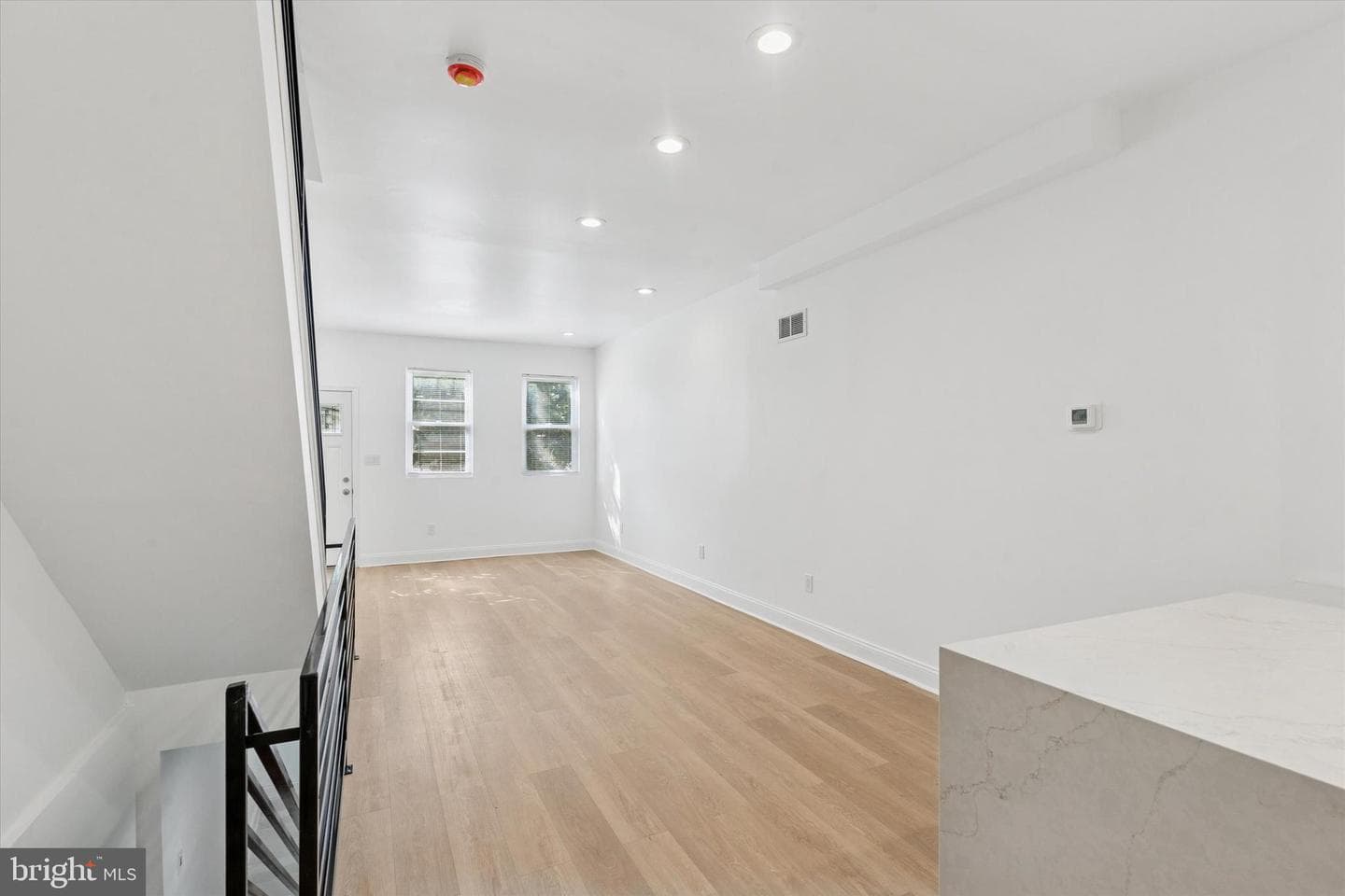 2707 W Thompson Street photo 5