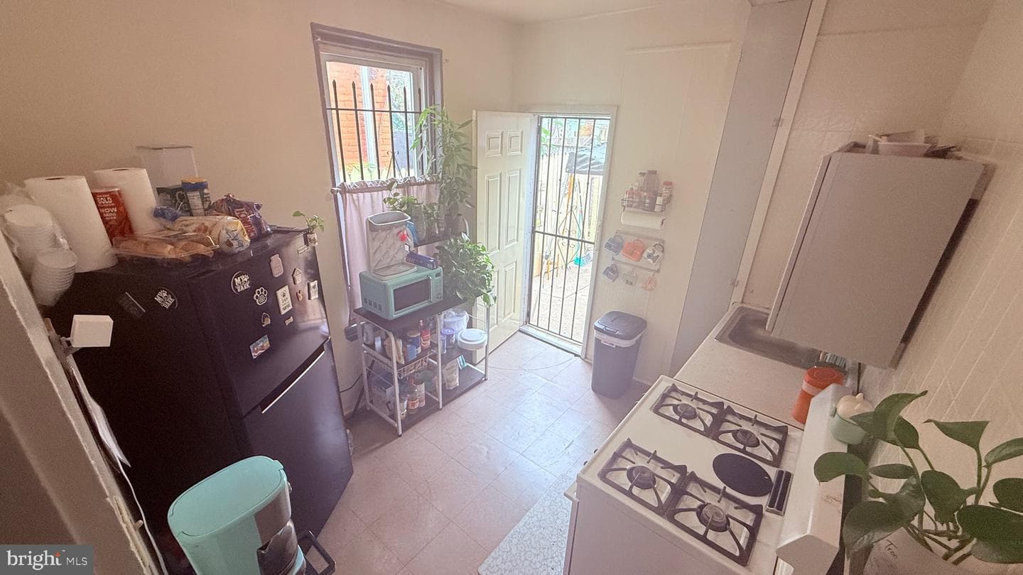 2848 N Lee Street photo 8
