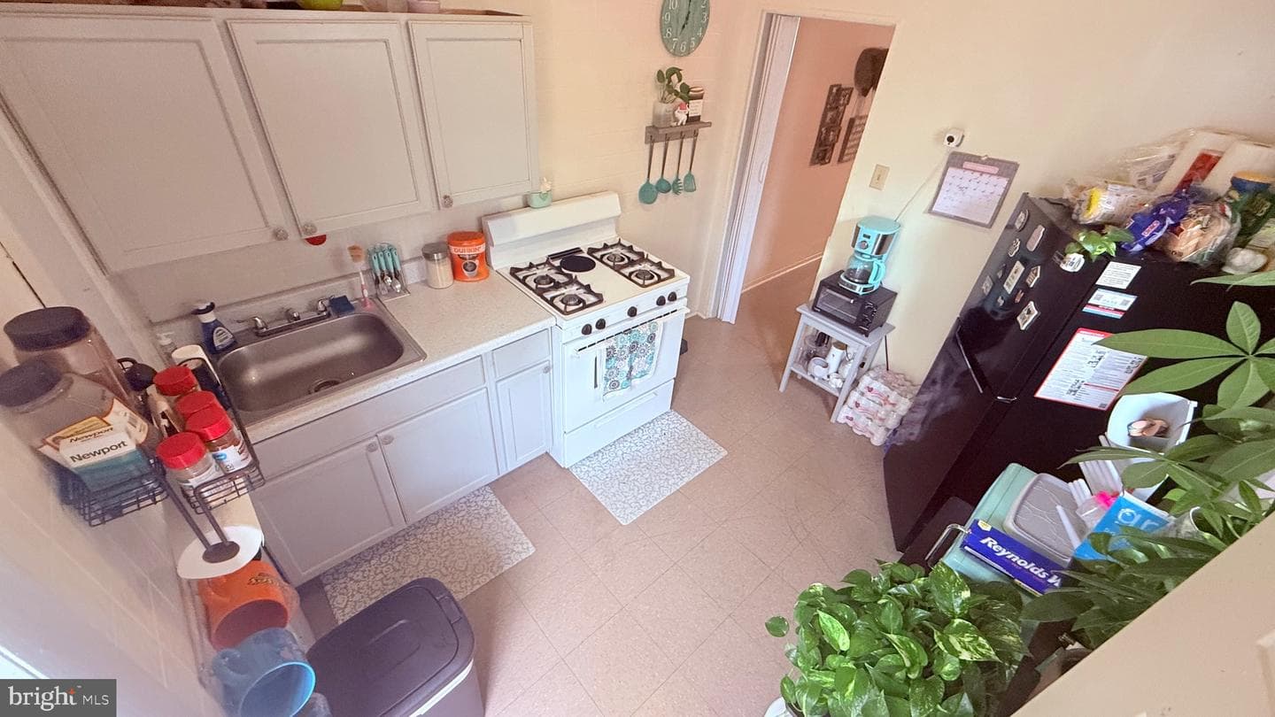 2848 N Lee Street photo 9