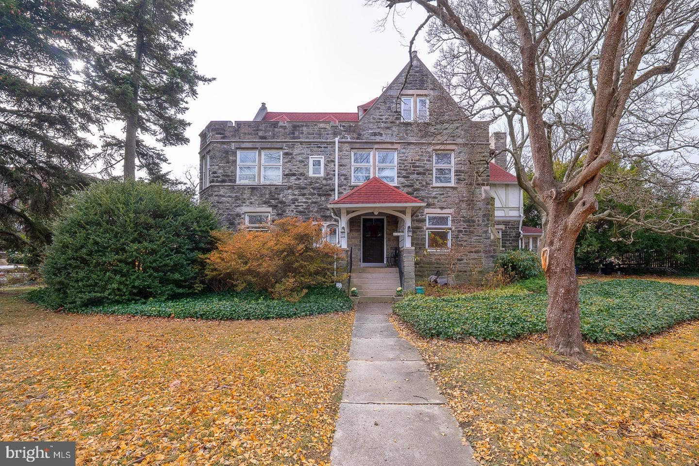 6323 Sherwood Road photo 3