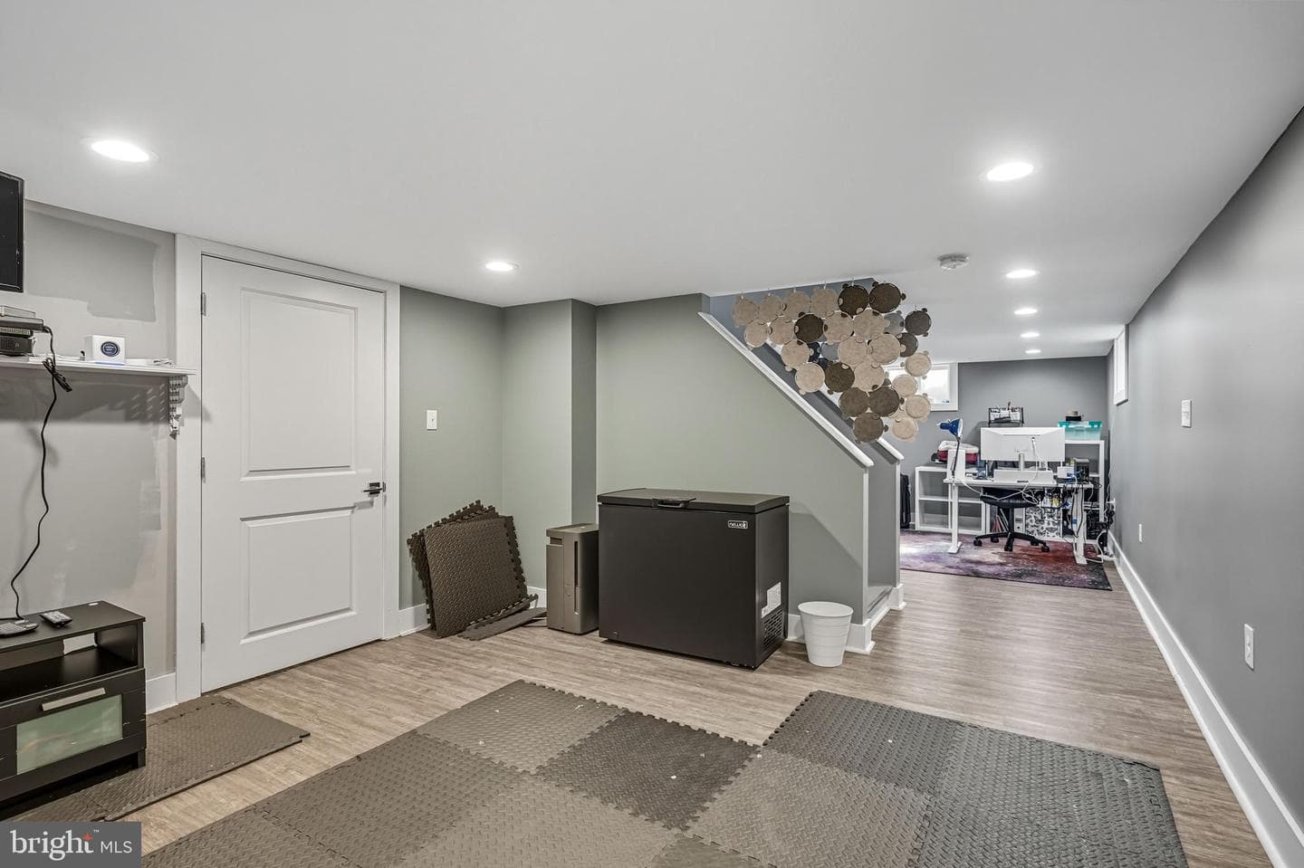 909 Glenroy Road photo 13
