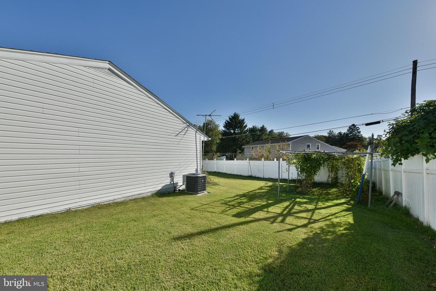 134 Alburger Avenue photo 42