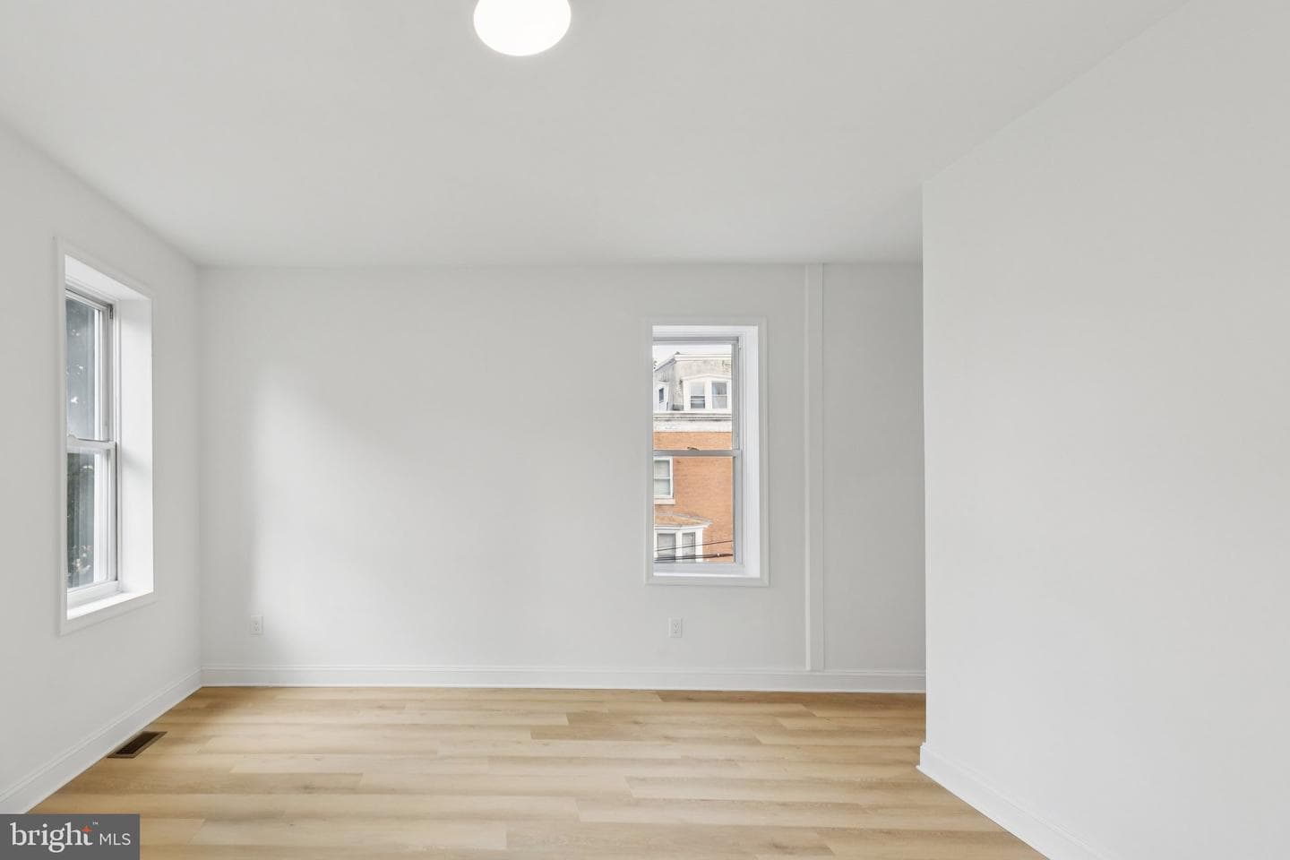 137 W Manheim Street photo 31