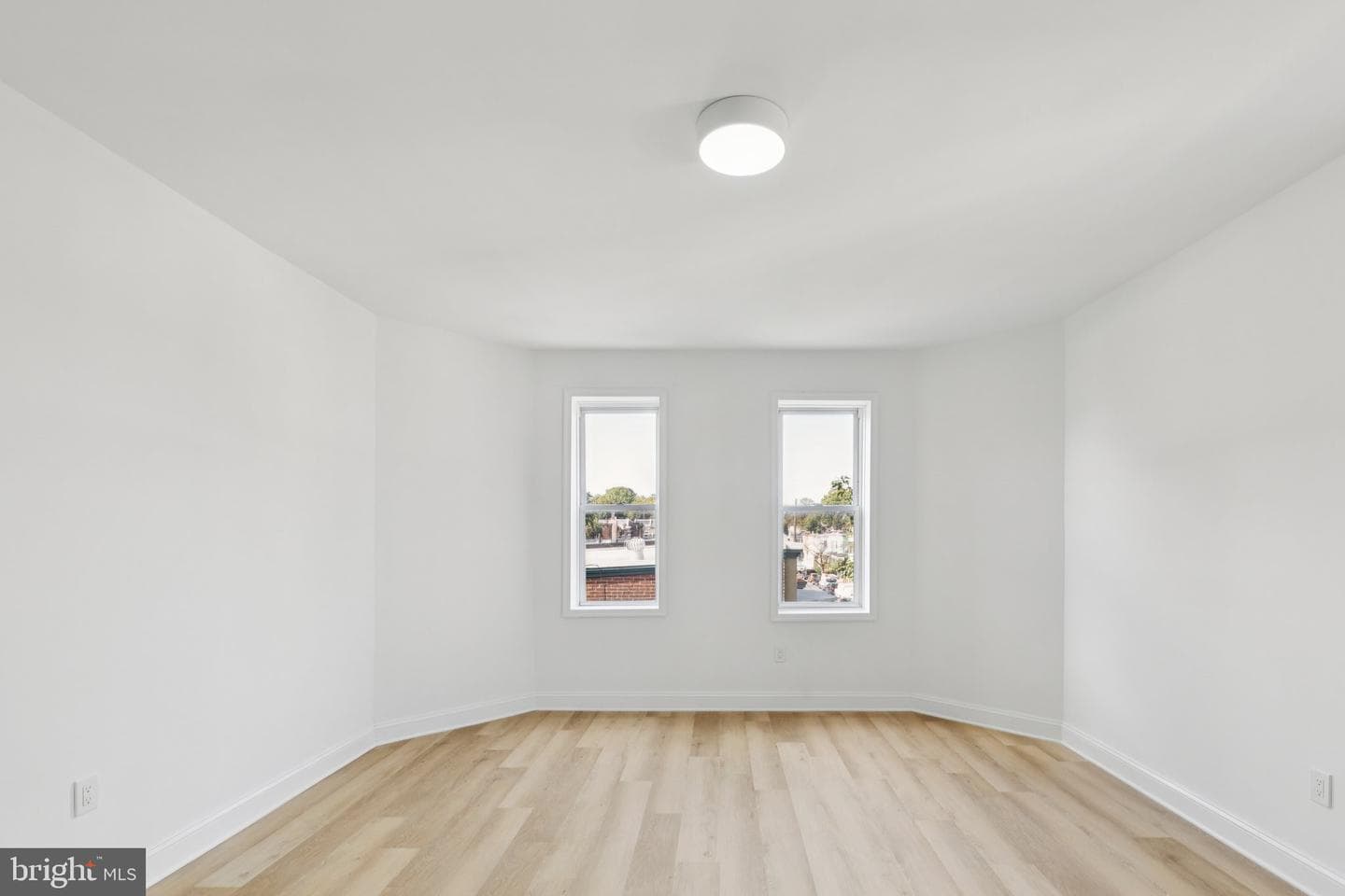 137 W Manheim Street photo 60