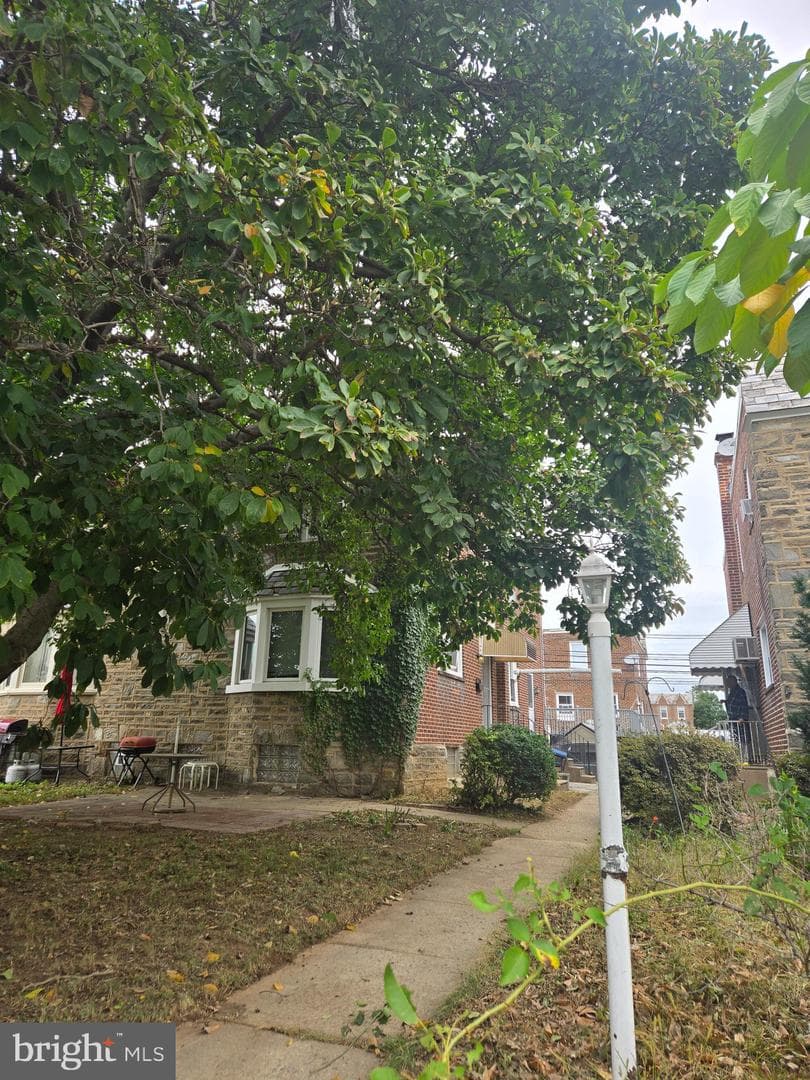 1135 Gilham Street photo 2
