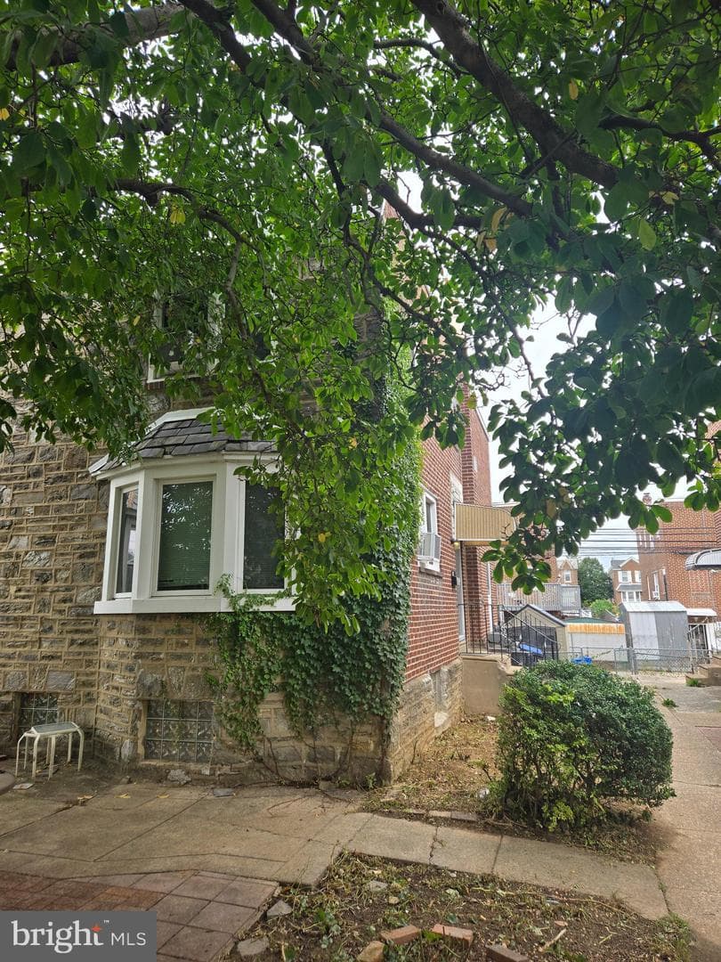 1135 Gilham Street photo 3