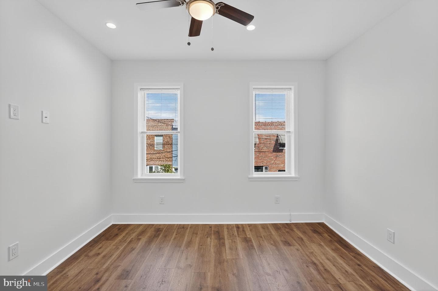 2646 E Monmouth Street photo 15