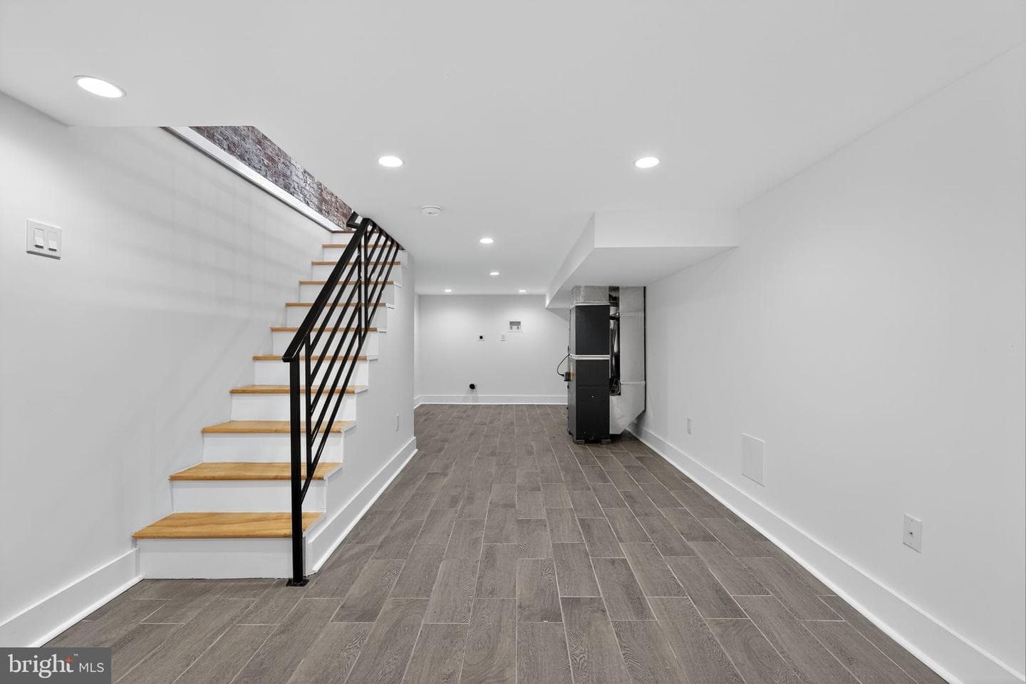 2646 E Monmouth Street photo 24