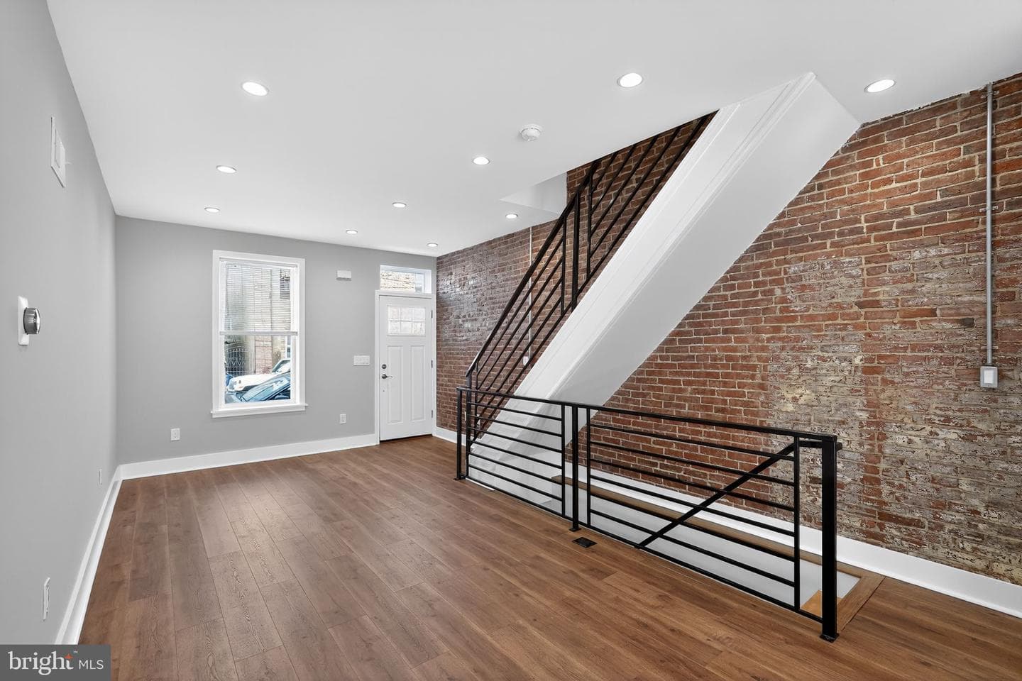 2646 E Monmouth Street photo 3