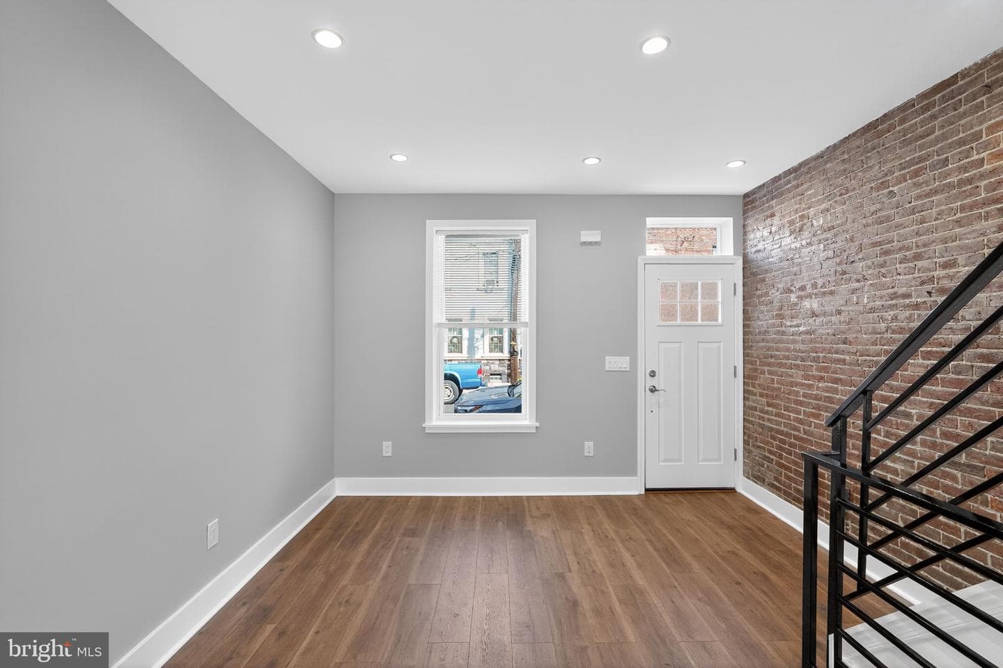 2646 E Monmouth Street photo 6
