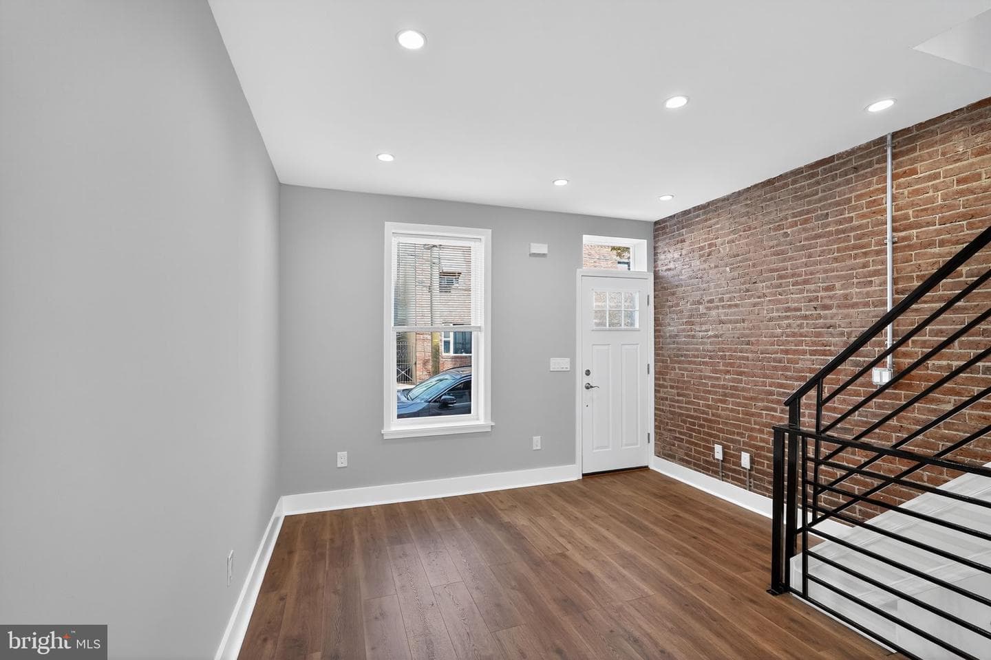 2646 E Monmouth Street photo 7