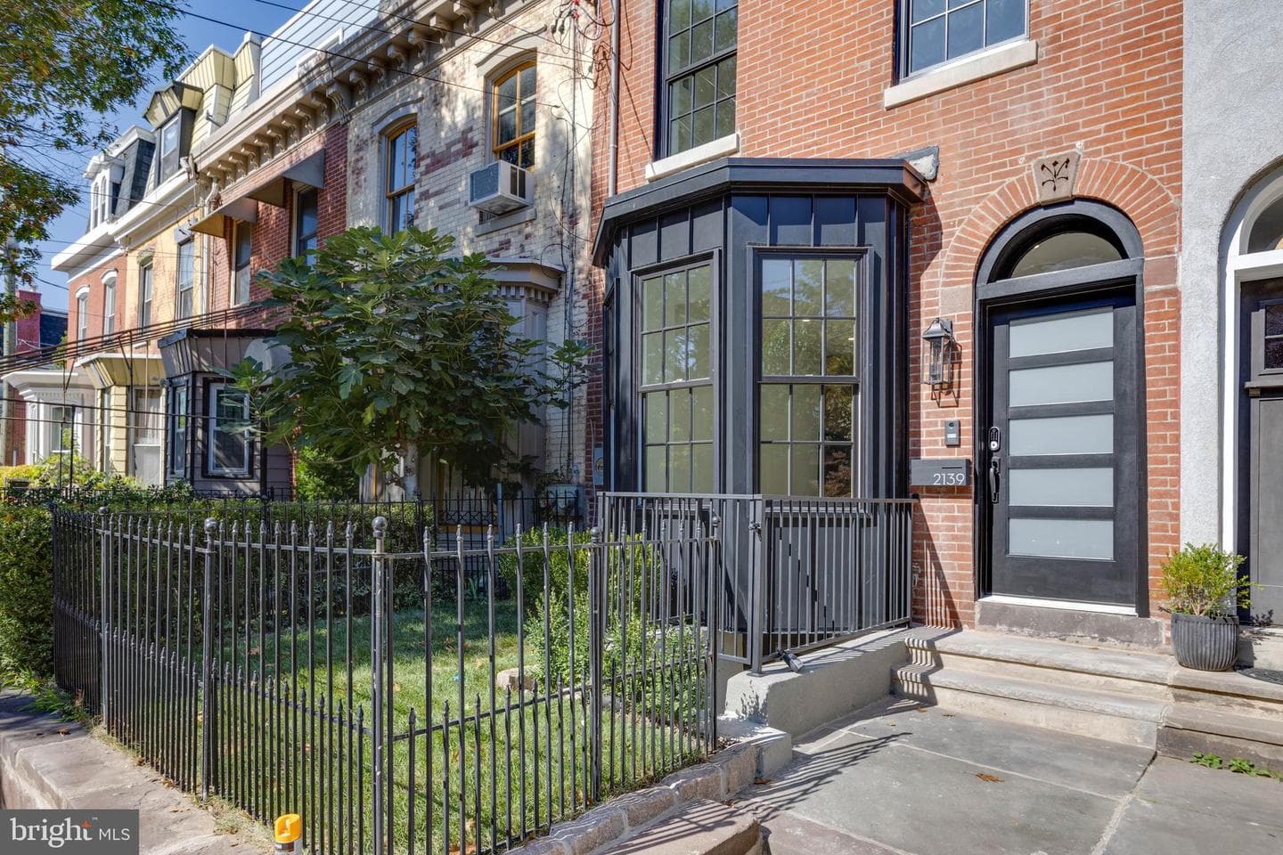2139 Bainbridge Street photo 3