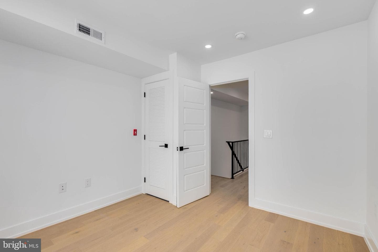 2139 Bainbridge Street photo 30