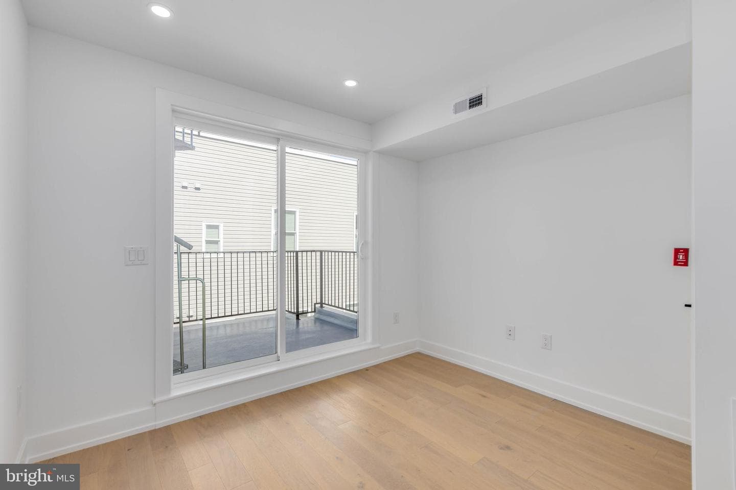 2139 Bainbridge Street photo 31