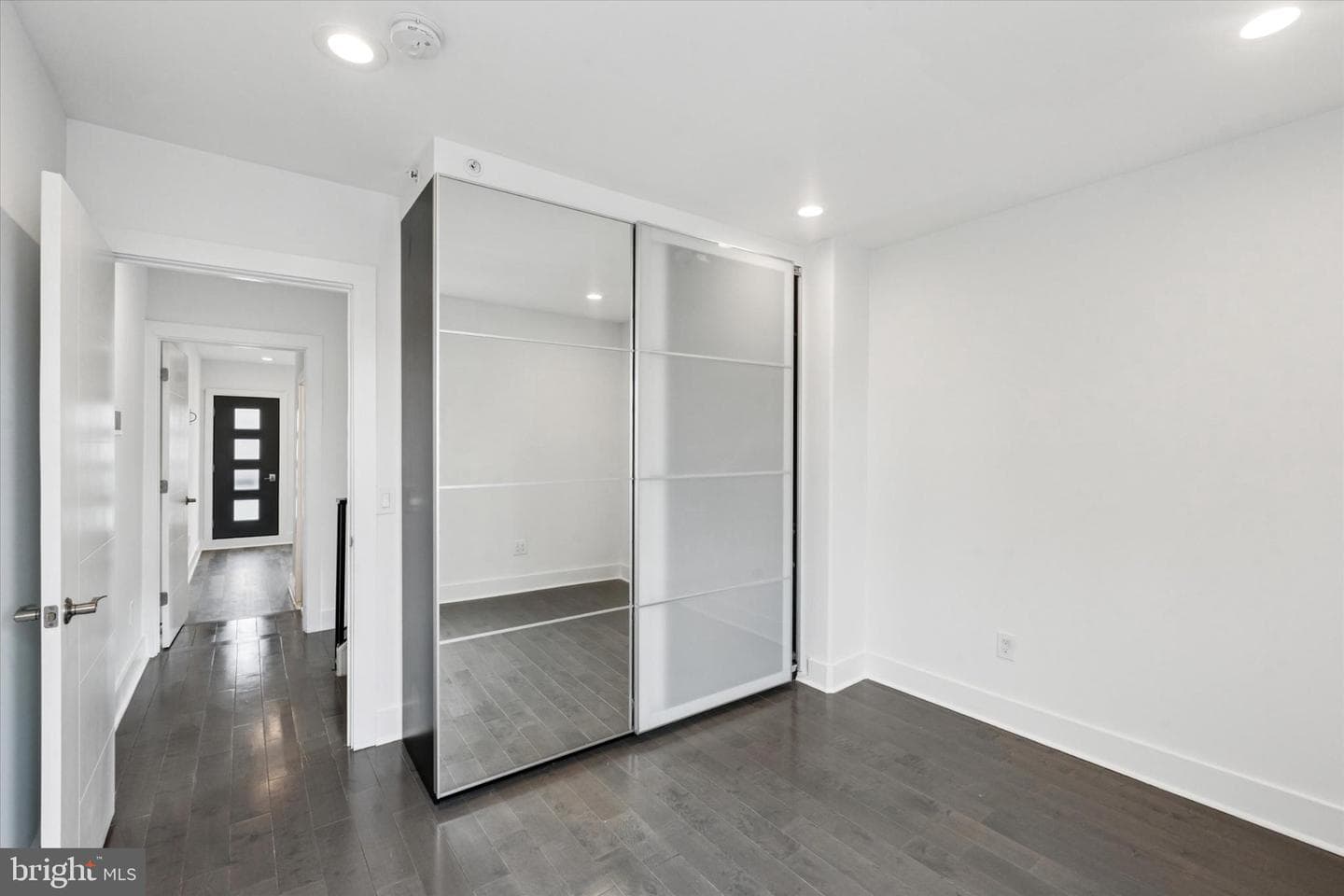 774 S Hicks Street photo 27