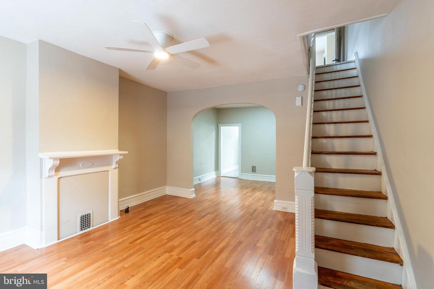 2145 W Grange Avenue photo 4