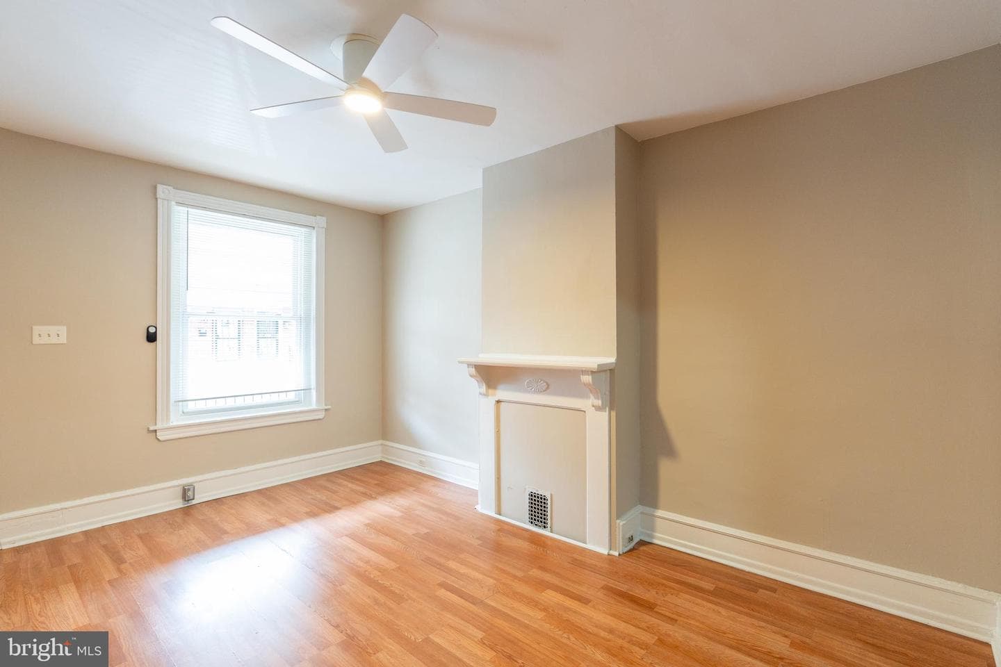 2145 W Grange Avenue photo 8