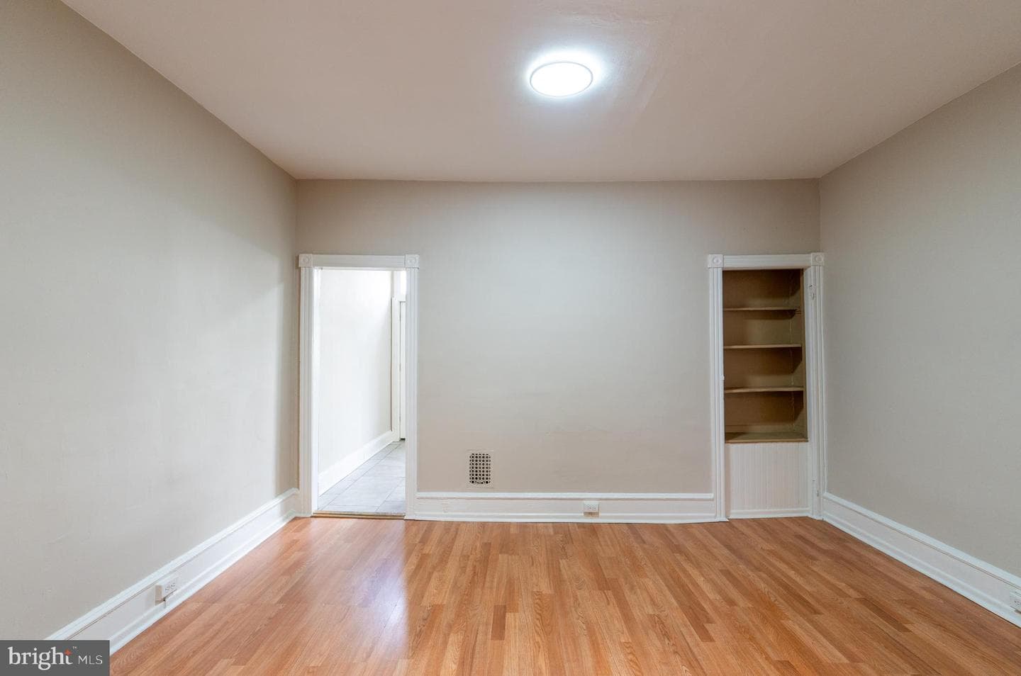 2145 W Grange Avenue photo 9