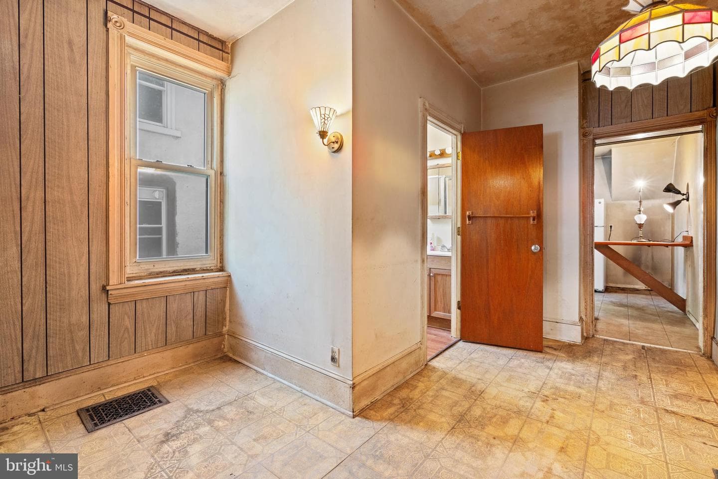 624 W Johnson Street photo 9