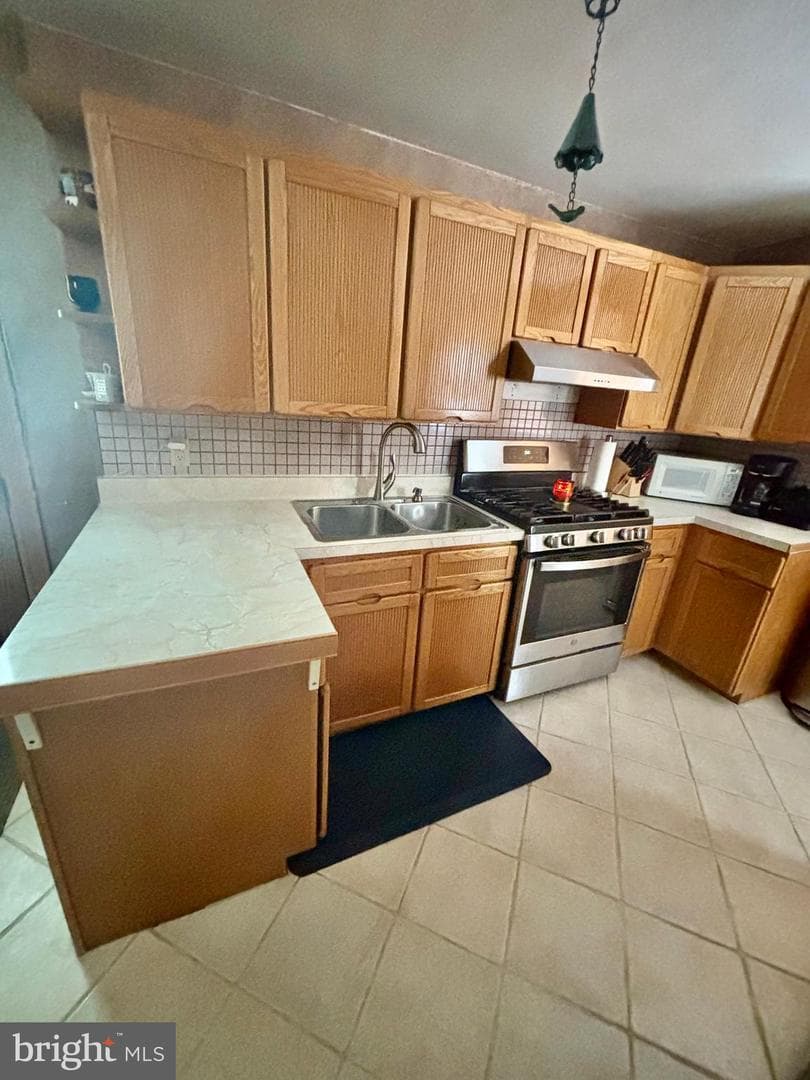 8012 Lawndale Avenue photo 15