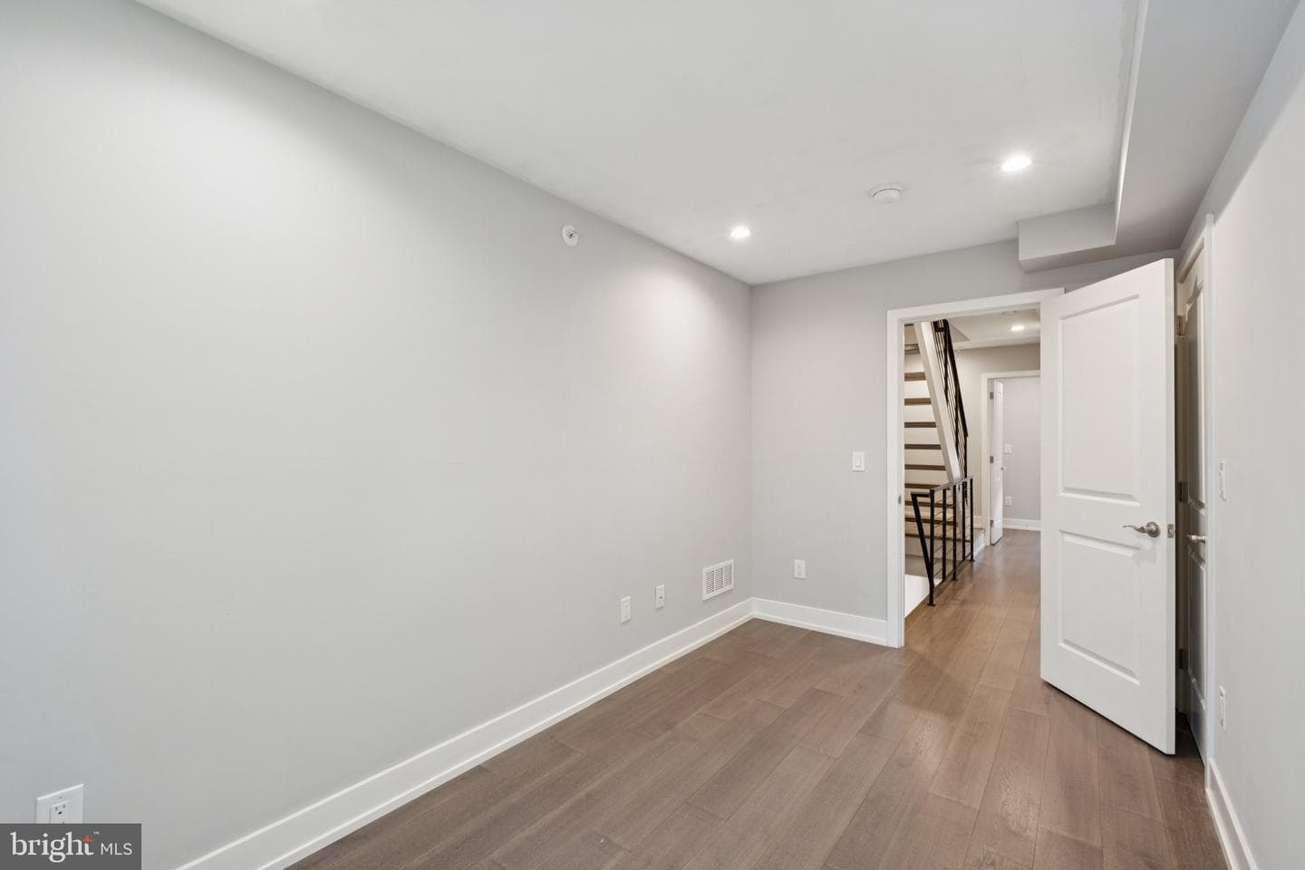 1533 S Lambert Street photo 17